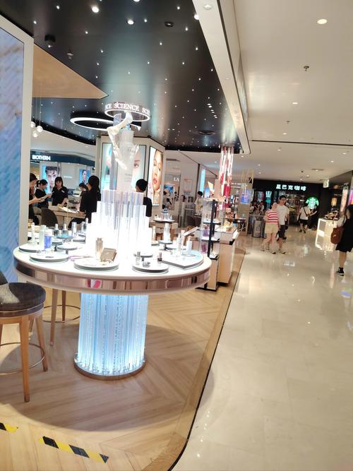 奉贤化妆品店,设计与美学共融的购物新体验 MI家设计指南 奉贤化妆品店,设计与美学共融的购物新体验 奉贤化妆品店,设计与美学共融的购物新体验 MI家设计指南
