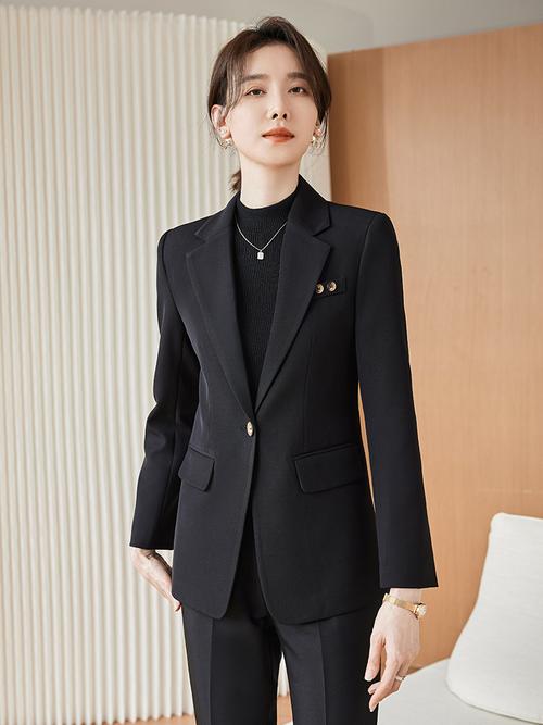 女款秋装修身西服,尽显职场女性的优雅与干练 MI家设计指南 女款秋装修身西服,尽显职场女性的优雅与干练 女款秋装修身西服,尽显职场女性的优雅与干练 MI家设计指南