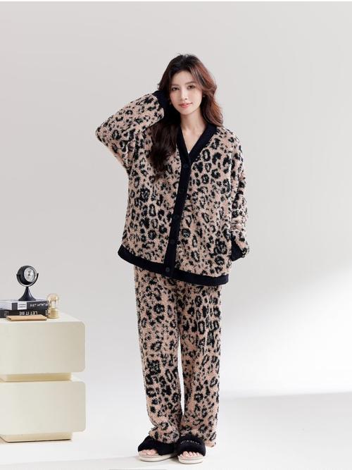时尚与舒适的完美融合_女士豹纹冬款加绒装修分析 时尚与舒适的完美融合_女士豹纹冬款加绒装修分析 MI家装修经验