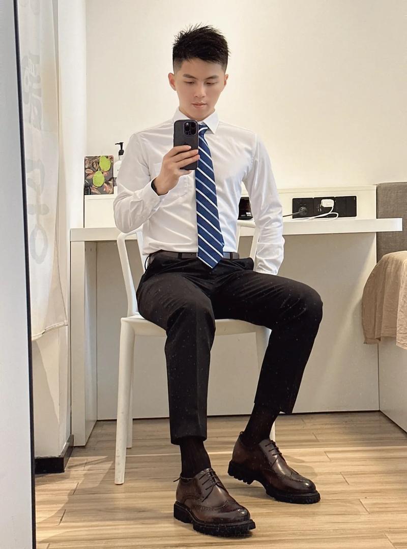 男性职场正装穿搭攻略,修身裤子与正装皮鞋的完美搭配 MI家公司推荐 男性职场正装穿搭攻略,修身裤子与正装皮鞋的完美搭配 男性职场正装穿搭攻略,修身裤子与正装皮鞋的完美搭配 MI家公司推荐
