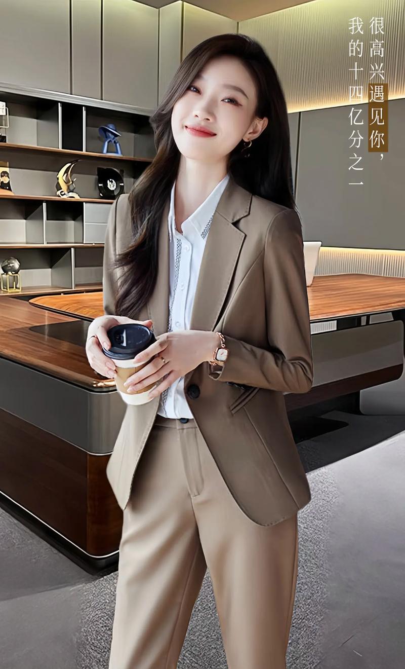 秋装修身新款女套装爆款来袭,轻松打造优雅气质! MI家设计百科 秋装修身新款女套装爆款来袭,轻松打造优雅气质! 秋装修身新款女套装爆款来袭,轻松打造优雅气质! MI家设计百科