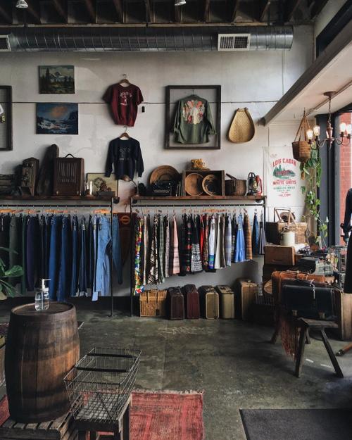 穿越时空的复古魅力_男女款复古服装店装修分析 穿越时空的复古魅力_男女款复古服装店装修分析 MI家公司推荐