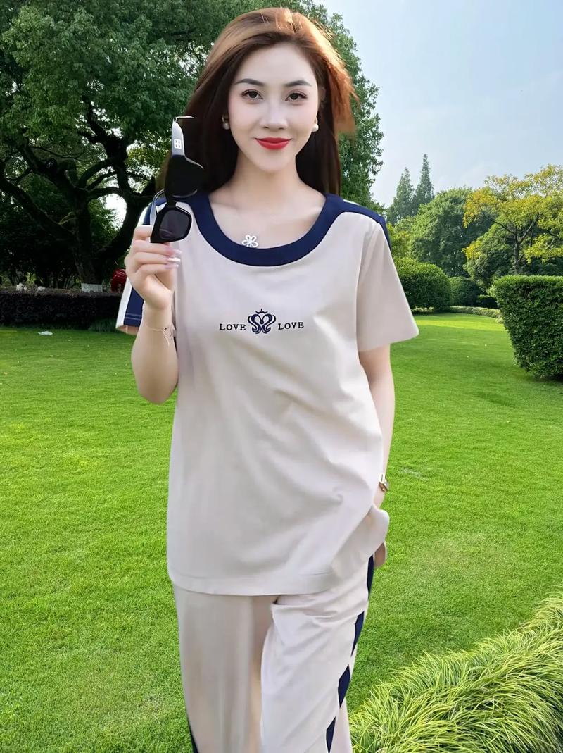 运动与时尚的完美结合_介绍女生修身款收腰运动套装的魅力 MI家公司推荐 运动与时尚的完美结合_介绍女生修身款收腰运动套装的魅力 运动与时尚的完美结合_介绍女生修身款收腰运动套装的魅力 MI家公司推荐